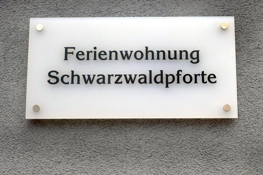 Engelsbrand Ferienwohnungen Schwarzwaldpforte מראה חיצוני תמונה
